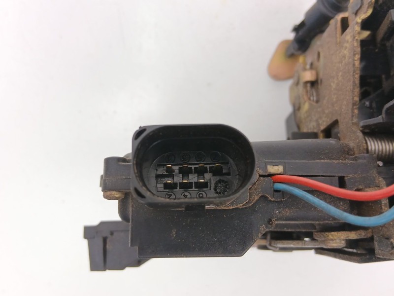 Recambio de cerradura puerta trasera izquierda para audi a6 c5 (4b2, 4b4) 2.5 tdi referencia OEM IAM 4B0839015B  