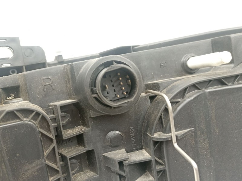 Recambio de faro derecho para fiat stilo multi wagon (192_) 1.9 d multijet referencia OEM IAM 51716355  