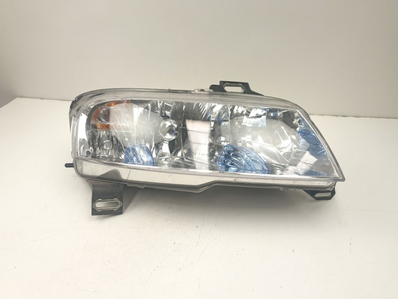 Recambio de faro derecho para fiat stilo multi wagon (192_) 1.9 d multijet referencia OEM IAM 51716355  