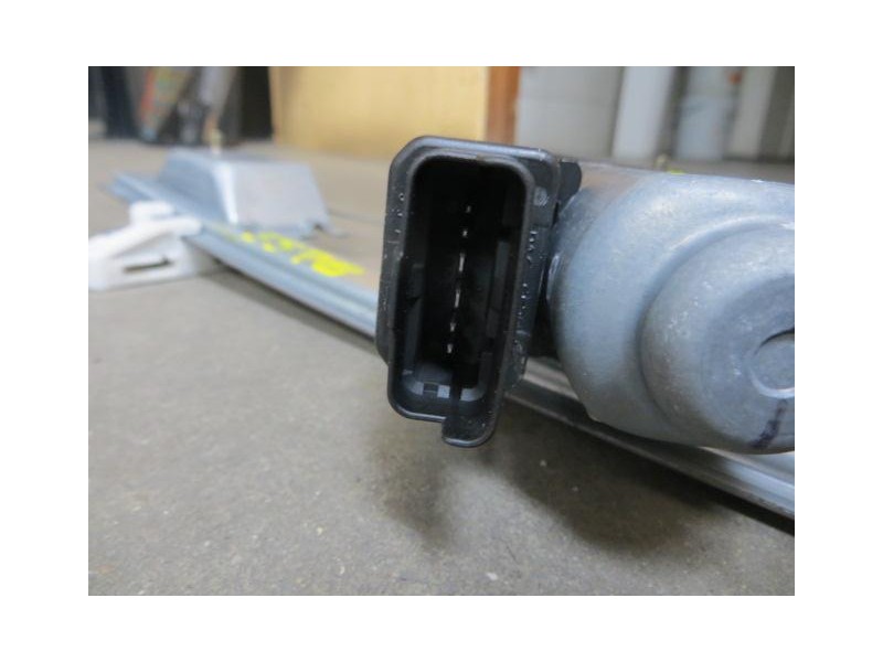 Recambio de elevalunas elec. tra. izq. : renault scenic : 1.5 dci k9k 5p [2005] para renault scenic 1.5 dci k9k    5p referencia