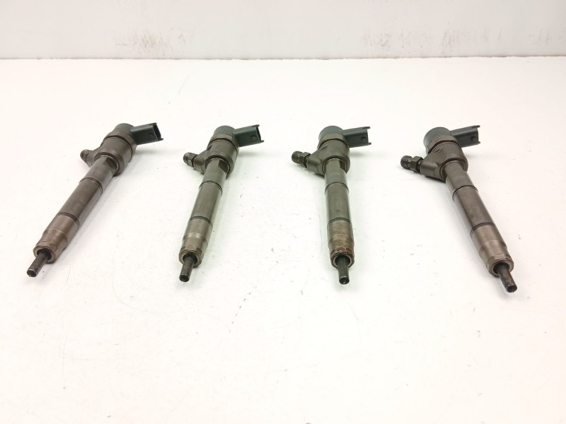 Recambio de inyectores juego para kia carens iv 1.7 crdi referencia OEM IAM 338002A800  