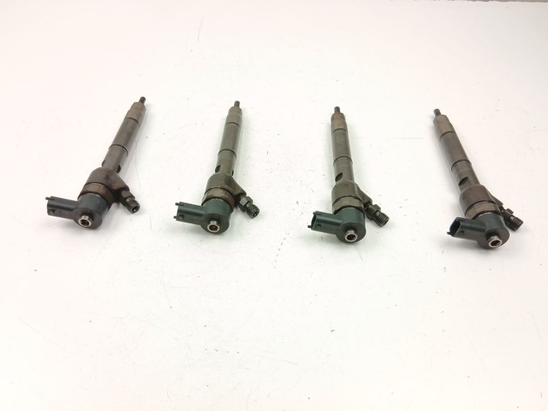 Recambio de inyectores juego para kia carens iv 1.7 crdi referencia OEM IAM 338002A800  