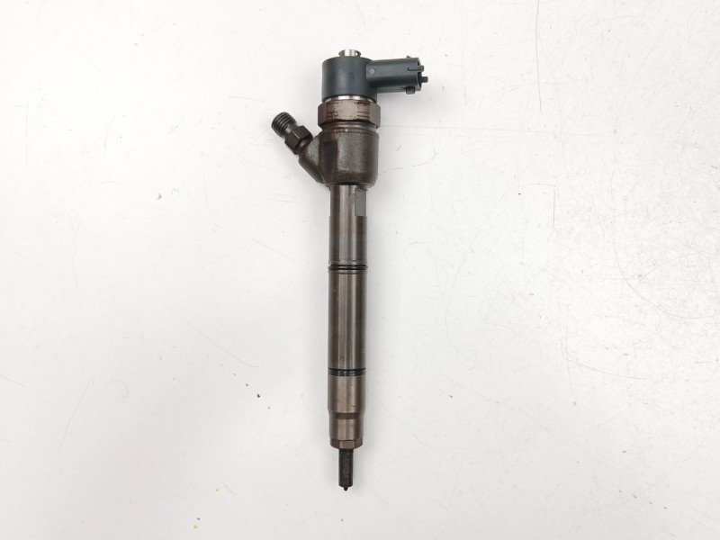 Recambio de inyectores juego para kia carens iv 1.7 crdi referencia OEM IAM 338002A800  