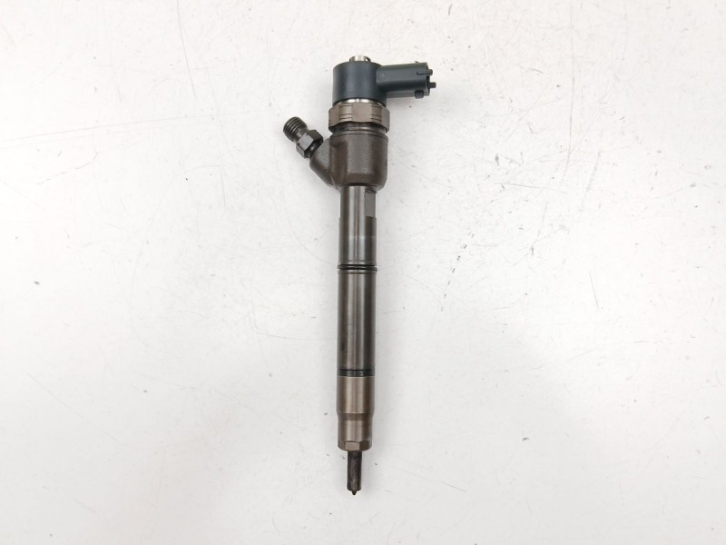 Recambio de inyectores juego para kia carens iv 1.7 crdi referencia OEM IAM 338002A800  