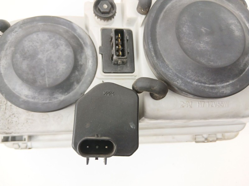 Recambio de faro derecho para volvo s40 i (644) 1.9 di referencia OEM IAM 30863898  