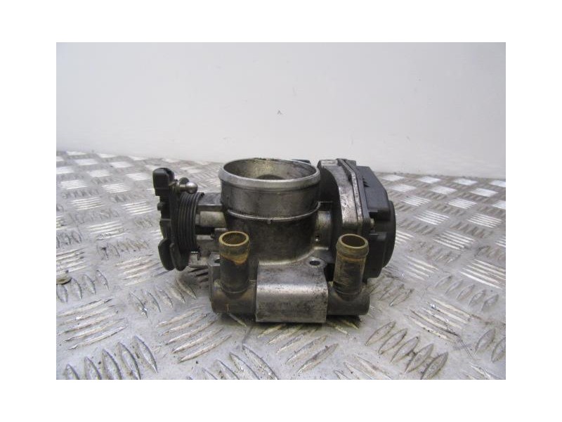 Recambio de caja mariposa : volkswagen passat : 1.6 g (101cv) [1997] para volkswagen passat 1.6 g referencia OEM IAM 058133063H 