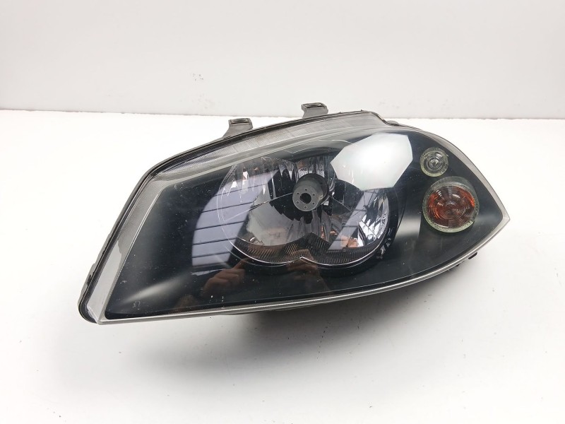 Recambio de faro izquierdo para seat ibiza iii (6l1) 1.4 16v referencia OEM IAM 6L1941021A  