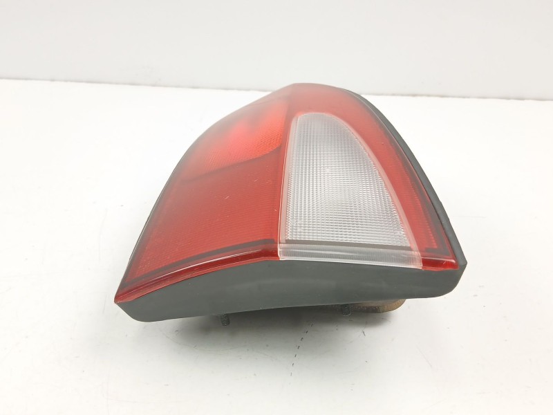 Recambio de piloto porton derecho para hyundai h1 2.5 crdi referencia OEM IAM 924064A021  