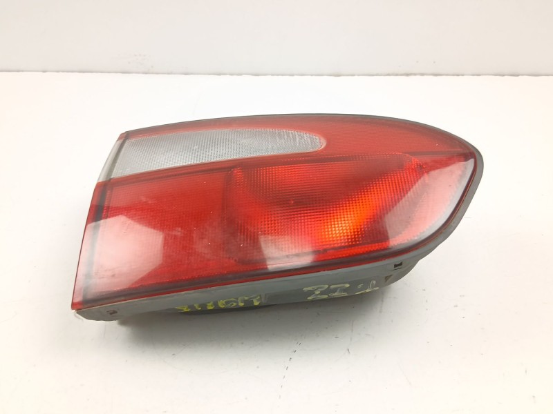 Recambio de piloto porton izquierdo para hyundai h1 2.5 crdi referencia OEM IAM 924054A021  