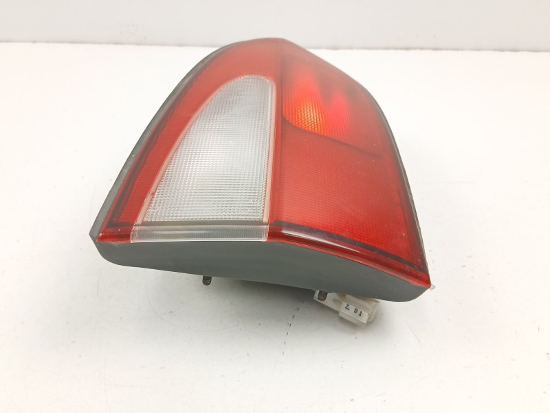 Recambio de piloto porton izquierdo para hyundai h1 2.5 crdi referencia OEM IAM 924054A021  