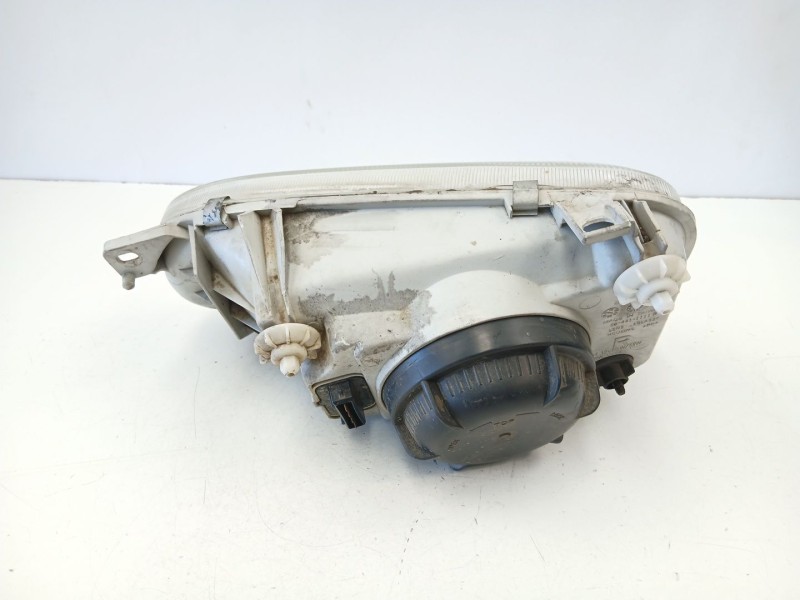 Recambio de faro derecho para volkswagen golf iii (1h1) 1.9 d referencia OEM IAM 1H6941018AM  