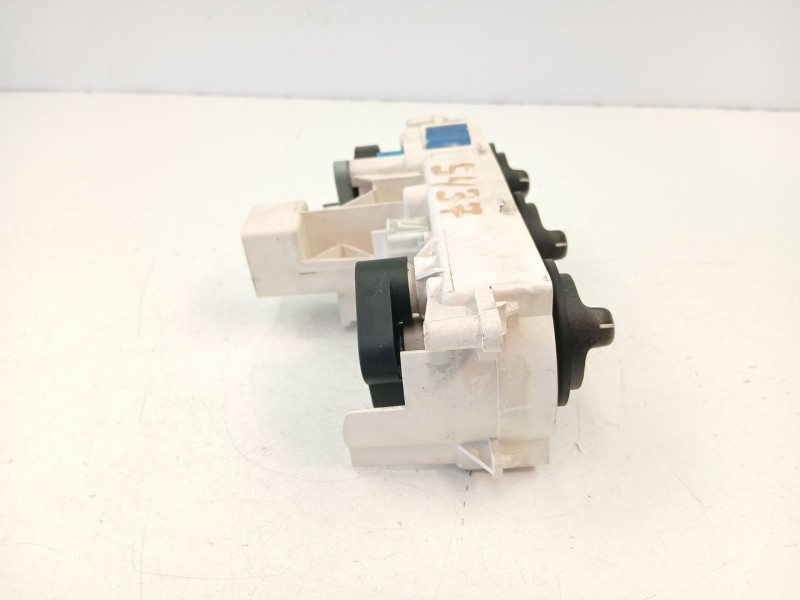 Recambio de mandos calefaccion aire para opel vectra 1.6 g referencia OEM IAM 90512365  