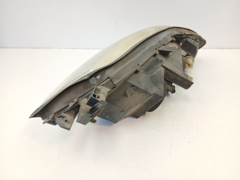 Recambio de faro derecho para opel vectra b fastback (38_) 1.8 i 16v referencia OEM IAM 90586845  