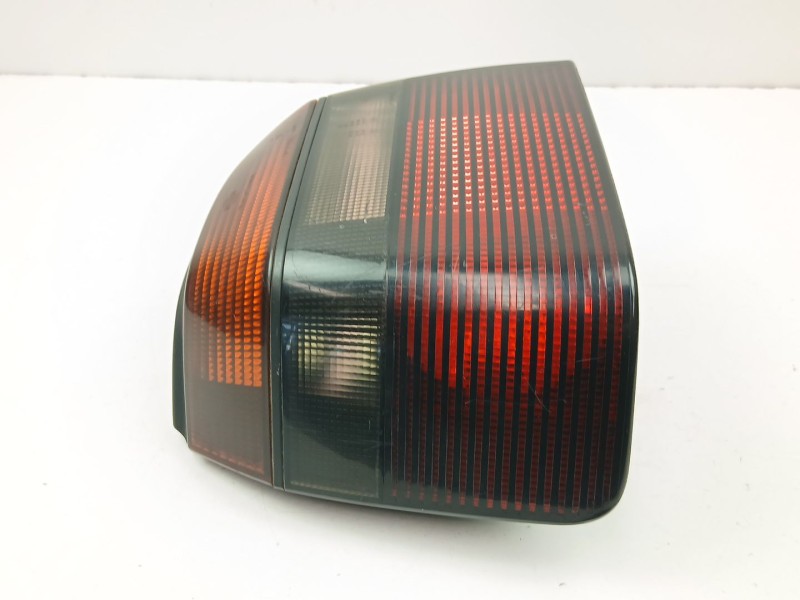 Recambio de piloto trasero izquierdo para volkswagen golf 2.0 g referencia OEM IAM 1H6945111B  