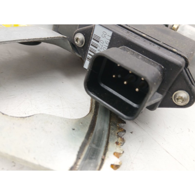 Recambio de elevalunas delantero izquierdo para opel vectra b (j96) 1.6 i 16v (f19) referencia OEM IAM 90520225  