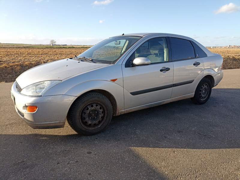 ford focus sedán (dfw) del año 2000