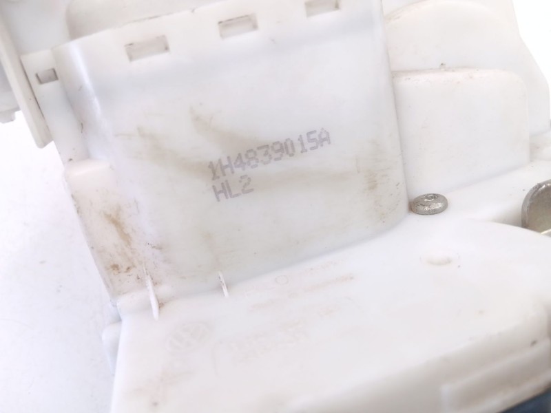 Recambio de cerradura puerta trasera izquierda para volkswagen golf 1.8 g automatico referencia OEM IAM 1H4839015A  