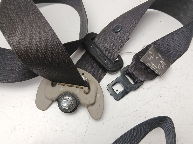 Recambio de cinturon seguridad delantero izquierdo para kia carens iv 1.7 crdi referencia OEM IAM 88810A4200  