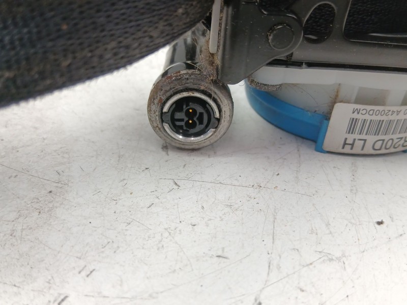 Recambio de cinturon seguridad delantero izquierdo para kia carens iv 1.7 crdi referencia OEM IAM 88810A4200  