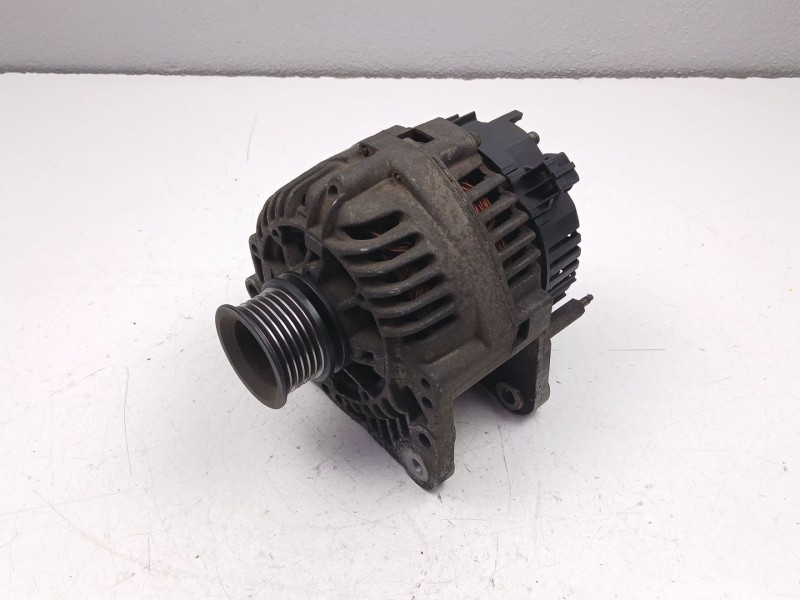 Recambio de alternador para volkswagen polo iii (6n1) 60 1.4 referencia OEM IAM 037903027G  