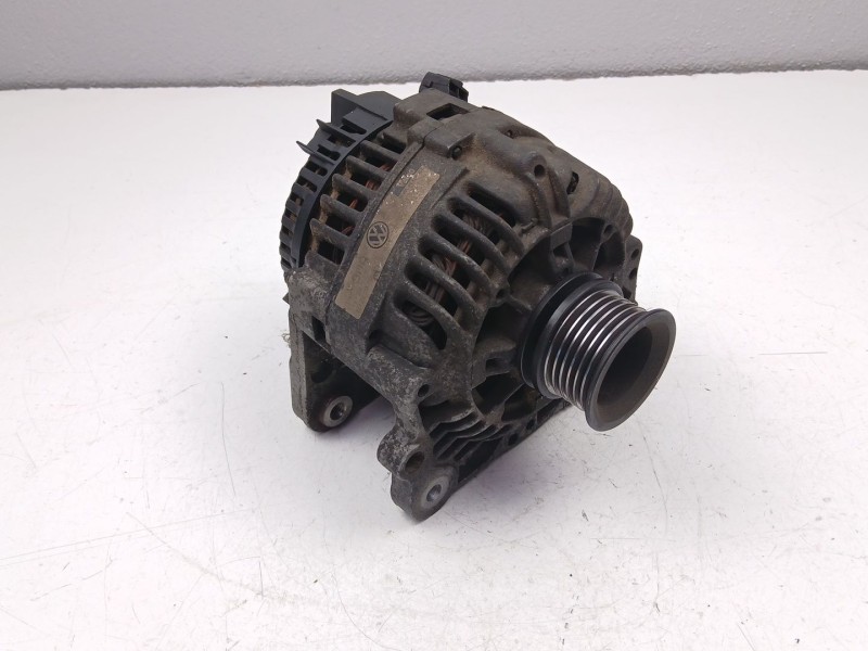 Recambio de alternador para volkswagen polo iii (6n1) 60 1.4 referencia OEM IAM 037903027G  