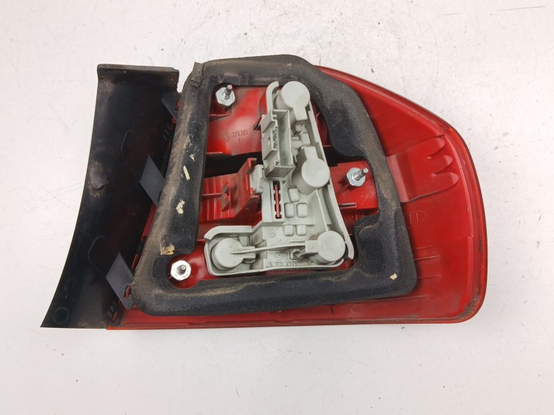 Recambio de piloto trasero izquierdo para bmw 3 (e90) 320 d referencia OEM IAM 6937457  