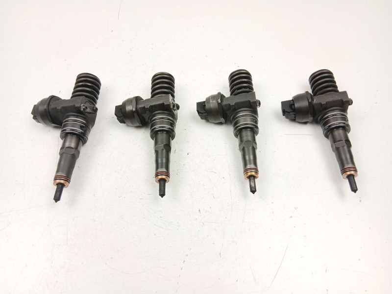 Recambio de inyectores juego para seat cordoba (6l2) 1.9 tdi referencia OEM IAM 038130023AJ  
