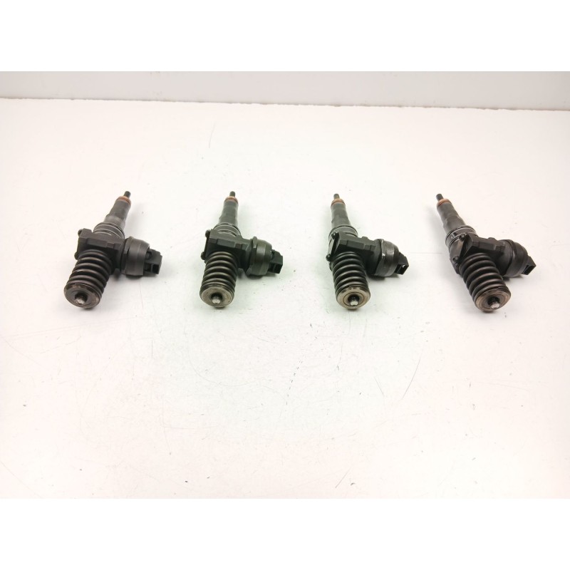 Recambio de inyectores juego para seat cordoba (6l2) 1.9 tdi referencia OEM IAM 038130023AJ  