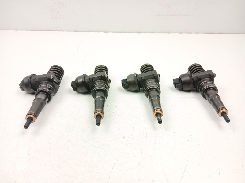 Recambio de inyectores juego para seat cordoba (6l2) 1.9 tdi referencia OEM IAM 038130023AJ  