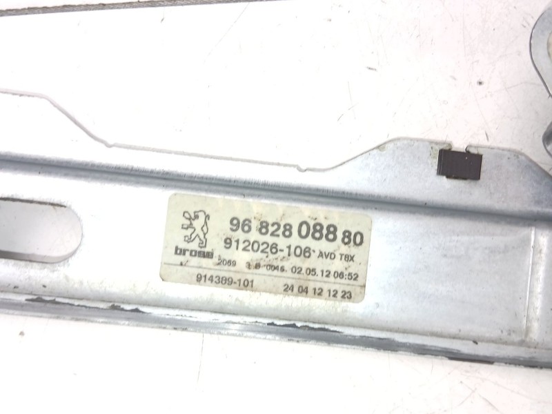 Recambio de elevalunas delantero derecho para peugeot 5008 (0u_, 0e_) 2.0 hdi referencia OEM IAM 9682808880  