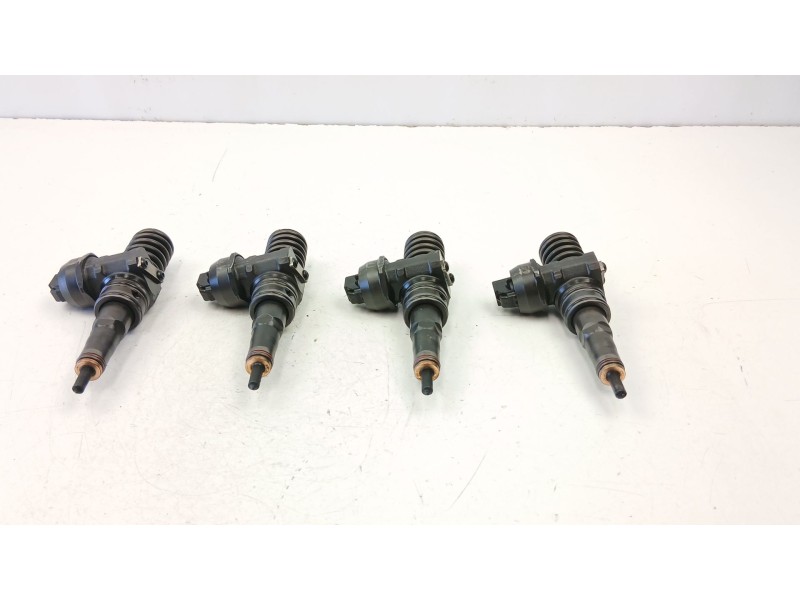 Recambio de inyectores juego para skoda octavia ii combi (1z5) 1.9 tdi referencia OEM IAM 038130073AG 0414720215 