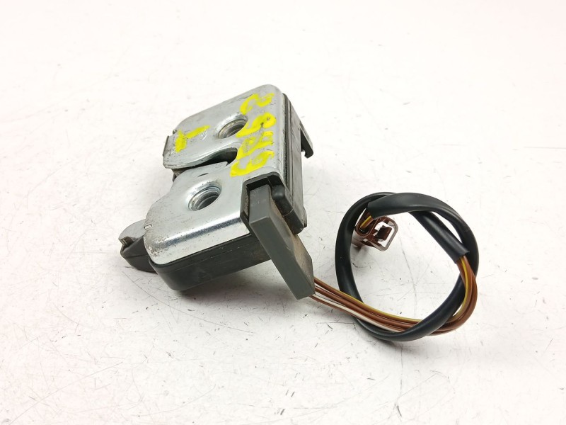 Recambio de cerradura maletero porton para ford fiesta 1.4 tdci referencia OEM IAM 2S61A43102BG  