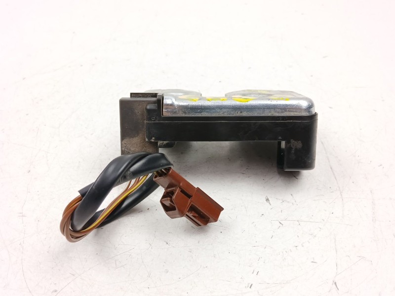 Recambio de cerradura maletero porton para ford fiesta 1.4 tdci referencia OEM IAM 2S61A43102BG  