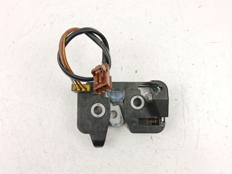 Recambio de cerradura maletero porton para ford fiesta 1.4 tdci referencia OEM IAM 2S61A43102BG  