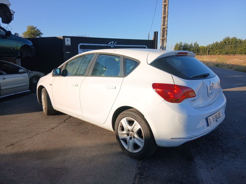 Recambio de carroceria para opel astra j (p10) 1.6 cdti (68) referencia OEM IAM   