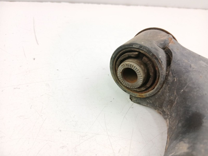 Recambio de brazo suspension inferior delantero derecho para kia carens iv 1.7 crdi referencia OEM IAM 54501A4000  