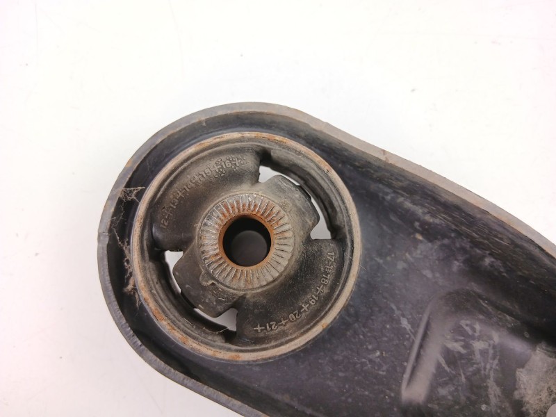 Recambio de brazo suspension inferior delantero derecho para kia carens iv 1.7 crdi referencia OEM IAM 54501A4000  