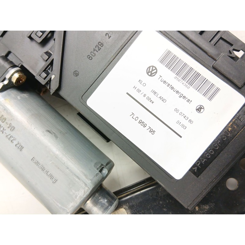 Recambio de elevalunas trasero izquierdo para volkswagen touareg (7la, 7l6, 7l7) 2.5 r5 tdi referencia OEM IAM 7L0959795  