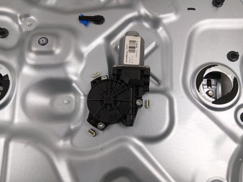 Recambio de elevalunas delantero izquierdo para kia cee´d hatchback (ed) 1.4 cvvt referencia OEM IAM 824701H000  