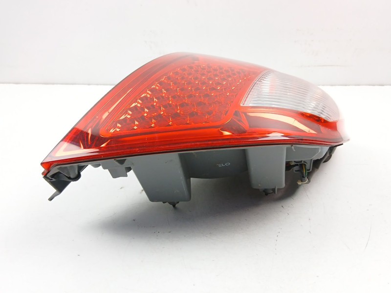 Recambio de piloto trasero derecho para kia cee´d hatchback (ed) 1.4 cvvt referencia OEM IAM 924021H050  