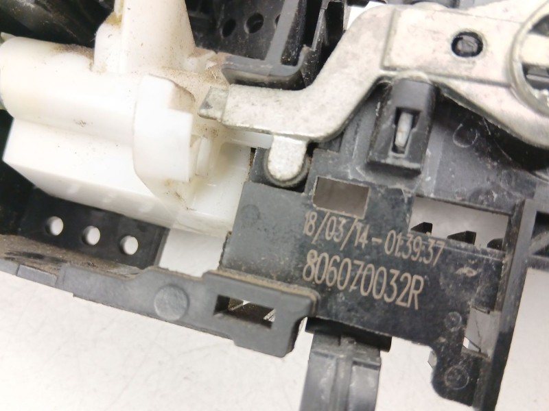 Recambio de manilla trasera izquierda para renault scénic iii (jz0/1_) 1.5 dci referencia OEM IAM 806070032R  