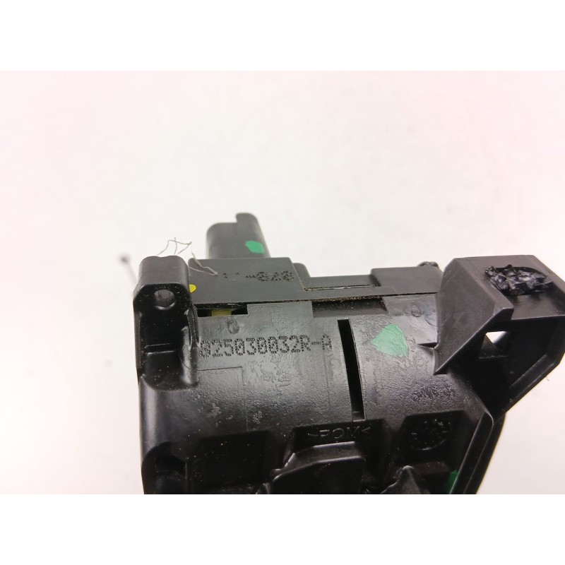 Recambio de cerradura puerta trasera izquierda para renault scénic iii (jz0/1_) 1.5 dci referencia OEM IAM 825030032R  