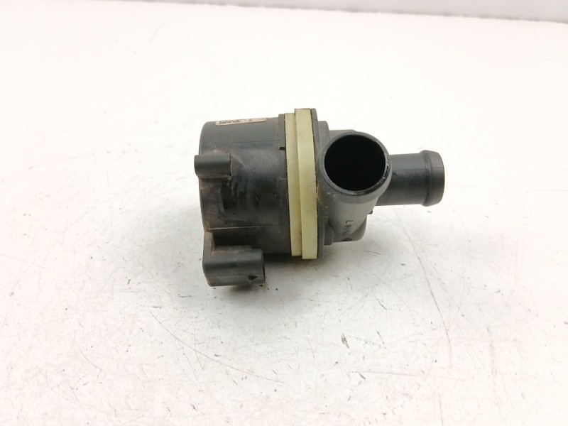 Recambio de bomba agua para opel astra j (p10) 1.3 cdti (68) referencia OEM IAM 13326015  