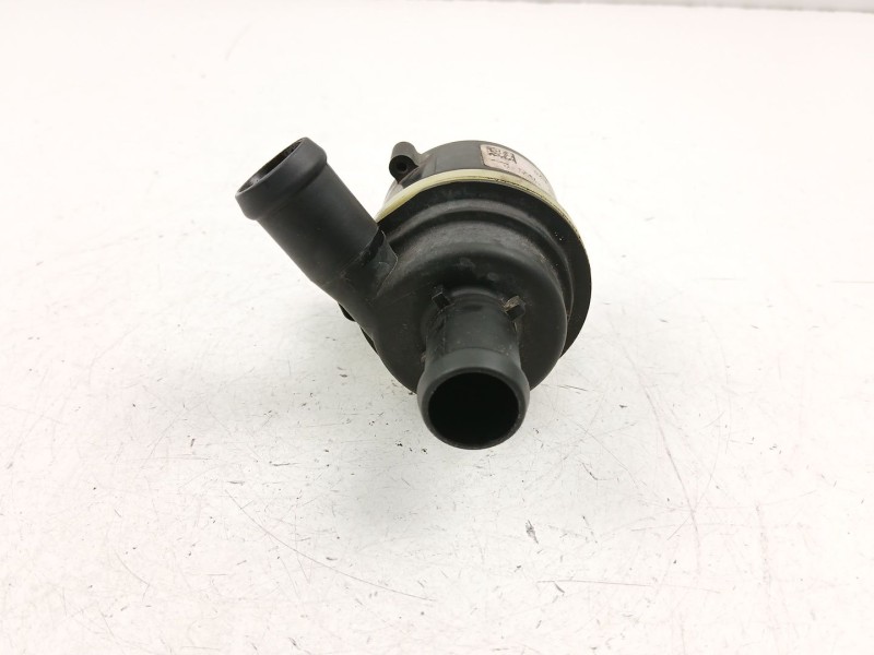 Recambio de bomba agua para opel astra j (p10) 1.3 cdti (68) referencia OEM IAM 13326015  
