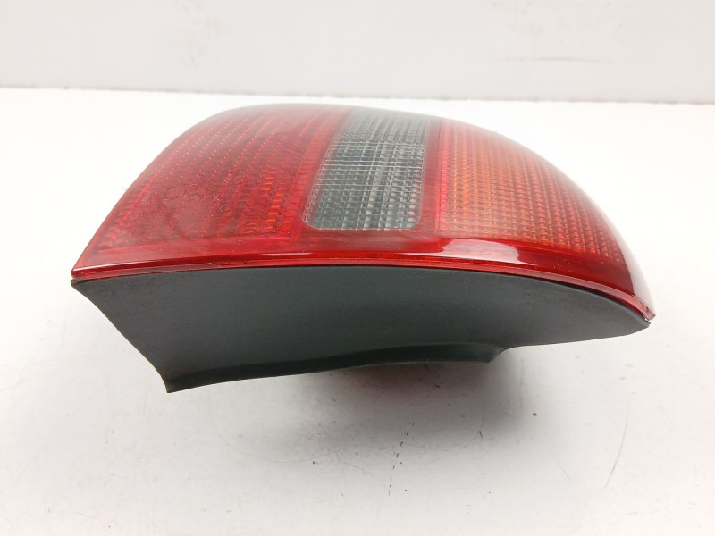 Recambio de piloto trasero izquierdo para audi a6 c5 (4b2, 4b4) 2.4 referencia OEM IAM 4B5945095B   Recambio de piloto trasero izquierdo para audi a6 c5 (4b2, 4b4) 2.4 referencia OEM IAM 4B5945095B