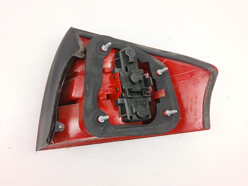 Recambio de piloto trasero izquierdo para audi a6 c5 (4b2, 4b4) 2.4 referencia OEM IAM 4B5945095B   Recambio de piloto trasero izquierdo para audi a6 c5 (4b2, 4b4) 2.4 referencia OEM IAM 4B5945095B