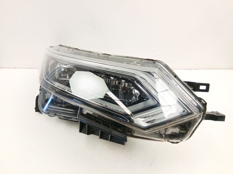 Recambio de faro derecho para nissan qashqai ii (j11, j11_) 1.2 dig-t referencia OEM IAM 26010HV05B  