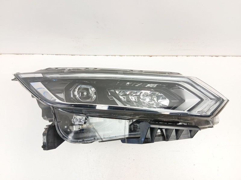 Recambio de faro derecho para nissan qashqai ii (j11, j11_) 1.2 dig-t referencia OEM IAM 26010HV05B  