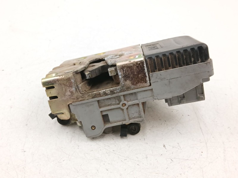 Recambio de cerradura puerta delantera izquierda para peugeot 206 berlina xr referencia OEM IAM 9135H3  