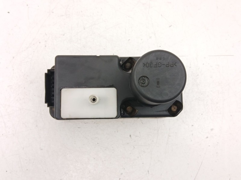 Recambio de compresor cierre centralizado para volkswagen polo (6n2) 1.4 referencia OEM IAM 6N0962257A  